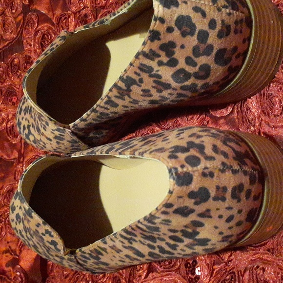 Shoes - Picture 3 of 8